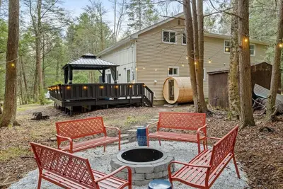 Image de 𖤓Creek Retreat Sale| Hottub+Sauna+Firepit+Gameroom𖤓