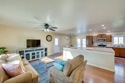 Image de Palmyra House w/ Private Hot Tub & Fenced Yard!