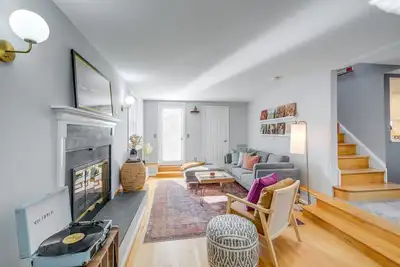 Image de < 1 Mi to Waterfront: Old Town Alexandria Home!