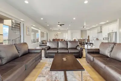 Image de Desert Sunsets & Starry Skies at The Penthouse