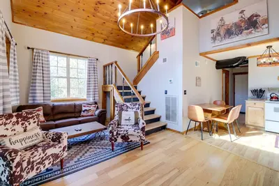 Image de Modern-Rustic ‘Love Cabin’ in Cosby: Deck + Grill
