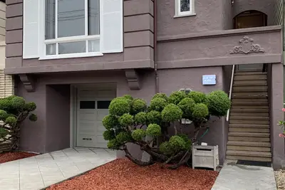 Image de Contemporary 3bedrooms 2bathrooms in private top floor locates@safe neighborhood