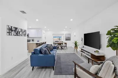 Image de Modern villa in Design District!