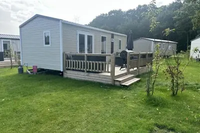 Image de Tiny house-Terrasse-Hunde willkommen-Salle de bain privée-Moderne