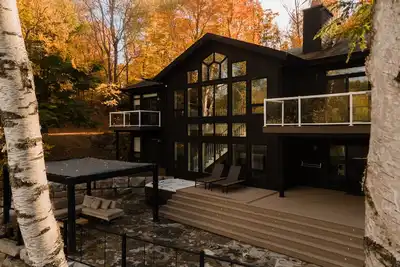 Image de Luxury Lakefront 4200sqft Oasis ★ HotTub, Gym, Bbq