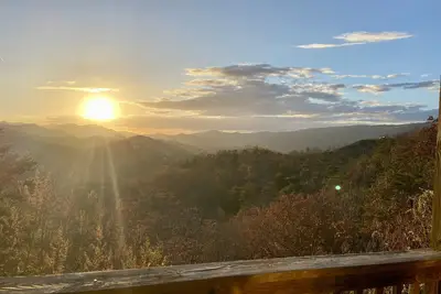 Image de Cabin With Amazing Mountain Views! Sleeps 8! 8 Mins From The Strip!