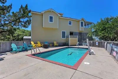 Image de 4 br, loft, dog friendly, pool firepit!