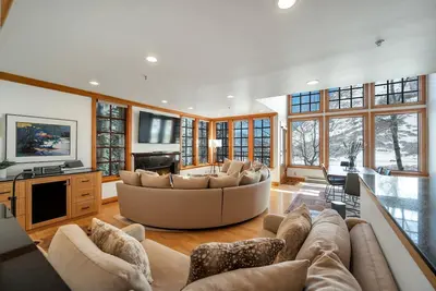 Image de Ski in/Ski Out to Snowbird in Gorgeous Unit with Hot Tub and Beautiful Views