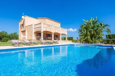 Villa Es Contes, country house with private pool and partial sea view in Calonge