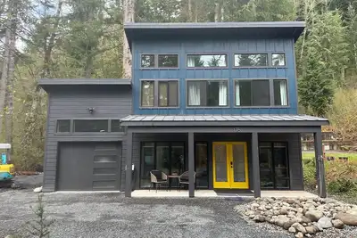 Image de New Vacation Home near Mt Rainier. We now have Wi-Fi. We do not allow pets.