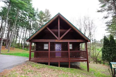 Image de 2 Bedroom 2 Bath Cabin with Hot Tub (Beaver, Wv)