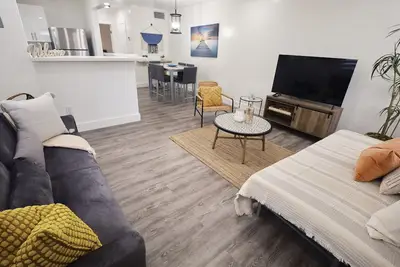 Image de Family friendly retreat in the heart Little Havana! Close to everything!