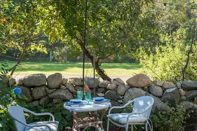 Image de Lighthouse Lookout - Renovated, luxury ocean-view cottage, private garden & Ac