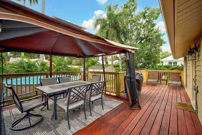 Image de Palm Tree Home - Private Pool Haven, Pet-Friendly!