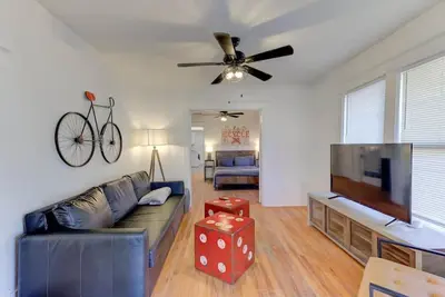 Image de Charming Cooper-Young Flat in the Heart of Memphis