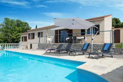 Image de Villa Le Cantagril: Découvrez ses espaces atmosphériques, ses vues magnifiques et sa piscine accueillante.