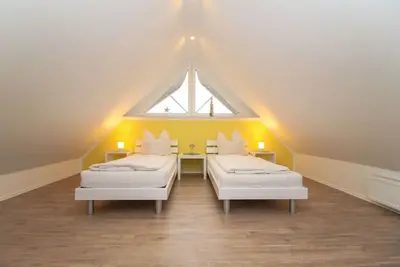 Image de Ferienwohnung Aaina Neuwertige Obergeschosswohnung in Norden für 5 Personen