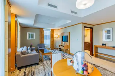 Image de 5 minutes to the metro! 2 Bedroom Serviced Hotel Apartment, All Bills Included.