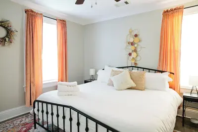 Image de Charming 3br Haven with Pet-Friendly Yard