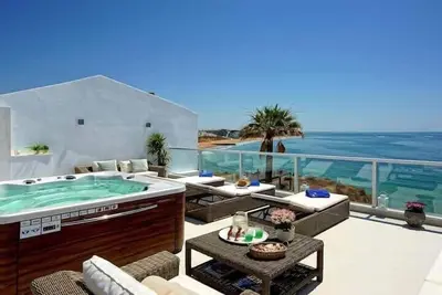 Image de Casa Chanel - Ocean front with rooftop Spa Jacuzzi