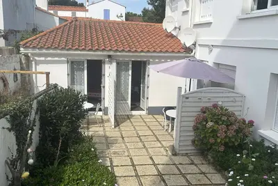 Image de Maison près du port, avec cour, terrasse équipée, à 400m de la plage