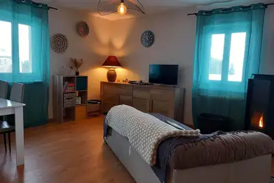 Image de \"L'Abri\" confortable et accueillant face au mont Mézenc