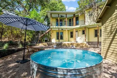 Image de Urban Cowboy Villas w/ Hot Tub- Heart of 704!