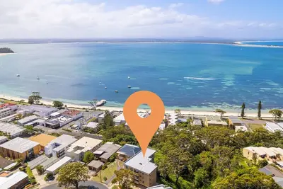 Image de Blue Waters 4, 59 Ronald Ave - water glimpses from the balcony and living area