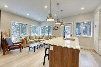 Image de Beautiful, modern Slopeside 5 bedroom townhome