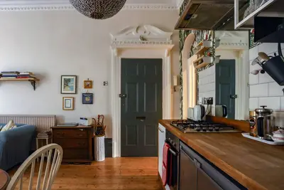 Homely garden flat in Deal centre near beach