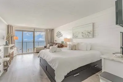 Image de Direct Beachfront! King Suite! Close To It All!