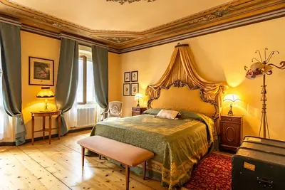 Image de Cozy and artistic apartment in 500-year-old building in Ala.