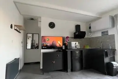 Image de Studio avec piscine en front de mer