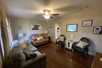 Image de Wheeler Country Vibe Home- Fairgrounds 1. 6 miles - Downtown 3. 3 miles