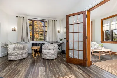 Image de Spanish Revival 1920 Home in Quiet Neighborhood