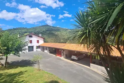 Image de Belle Maison Au Coeur Du Pays Basque Avec Piscine Pour 10 Personnes Max
