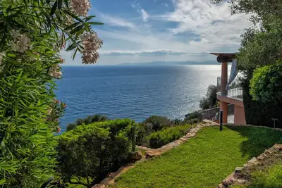 Image de ClickSardegna Villa Gemma avec piscine à débordement face à la mer