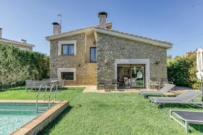 Image de Romántica Villa con JardĂn y Piscina Privada en Pueblo Medieval y Cerca de Todo!