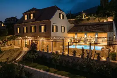 Image de Villa Rossetta with Pool and Large Garden in Downtown Dubrovnik/6+1 bdrms/14 ppl