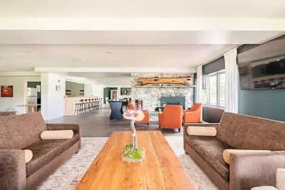 Image de Private Lakefront Cottage 10bdr & Sleeps up to 30!