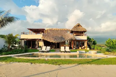 Image de Casa Lyuu - Tropical Beachfront Villa - Your Perfect Getaway in Puerto Escondido