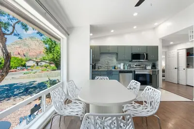 Image de Amethyst Retreat. Back Yard w/ Hot Tub & Views!