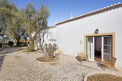 Image de Maison de campagne \"Daniel Cottage\" avec vue sur les montagnes, piscine partagée et Wi-Fi
