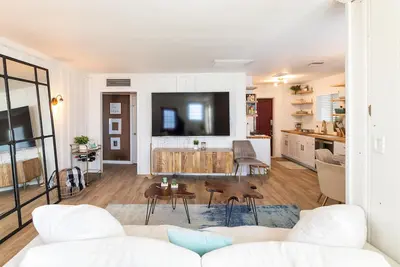 Image de Historic Cozy and Aesthetic Cottage w/Private, Safe Pet-Friendly Yard