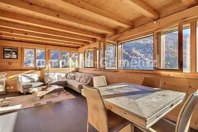 Image de Chalet très confortable sur 3 étages pour 6 personnes à Saint-Jean, salon avec poêle, coin cuisine a