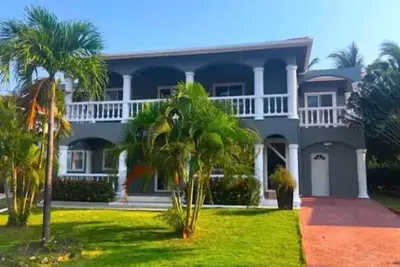 Image de Spotless 2 Br condo unit\/pool, ocean, Beach Nearby