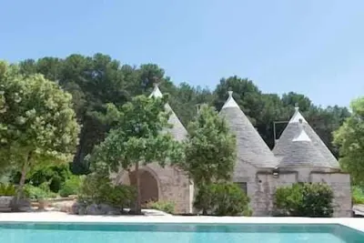 Image de Trullo Three Strawberry Tre Corbezzoli