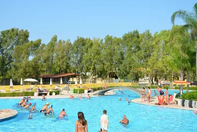 Image de Confortable appartement dans une maison de vacances avec climatisation, piscine, terrasse, parking