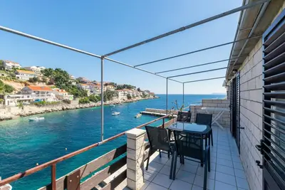 Image de Appartements First row (97721-A3) - Zavalatica