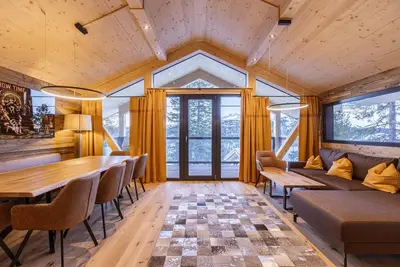 Image de Superior Chalet # 4 with Sauna & Hot Tub